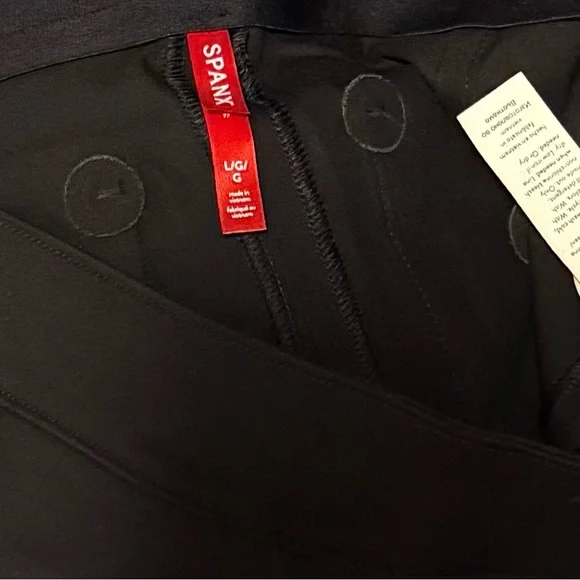 NWT Spanx on the Go Kick Flare Pant, Black, Size Large. - Picture 3 of 4